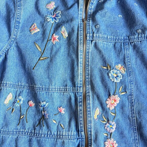 Women's Denim Embroidered Jacket - Picture 6 of 8